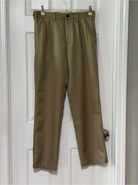 Amazon Essentials Men's Dress Pants in Khaki